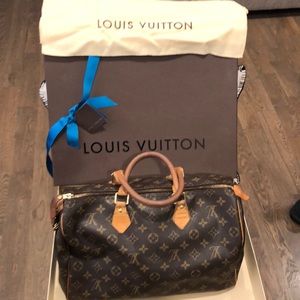 LOUIS VUITTON 💯 Authentic Speedy 35 bag